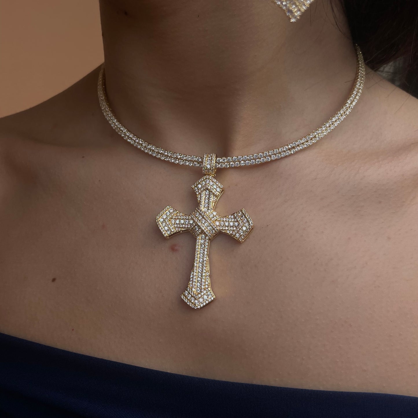 Royal croce necklaces