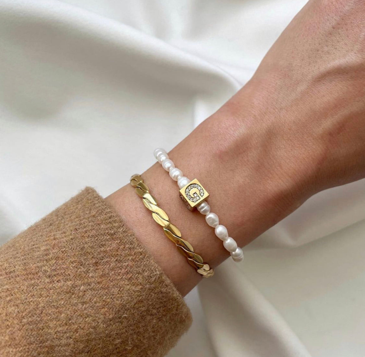 Bracciale perla di fiume e cubo iniziale